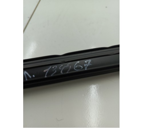 Уплотнитель стекла двери задний левый внутренний