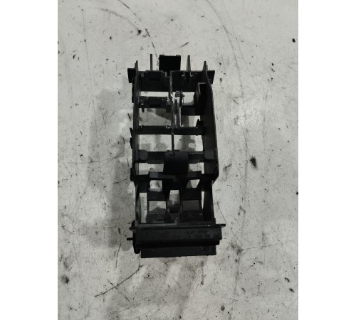 Кронштейн(крепление) электропроводки салона