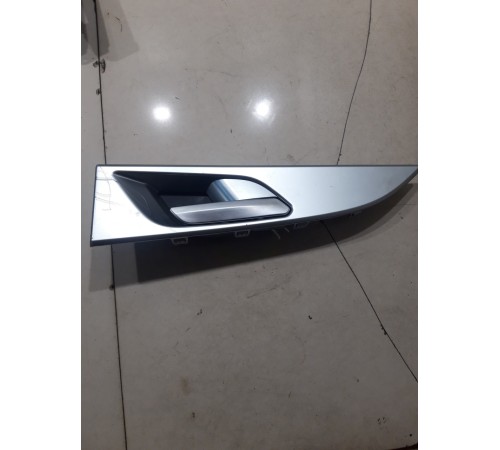 Ручка двери (задняя правая внутренняя)