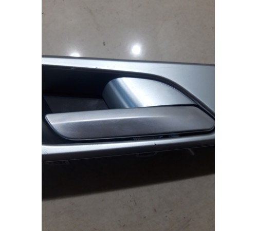 Ручка двери (задняя правая внутренняя)