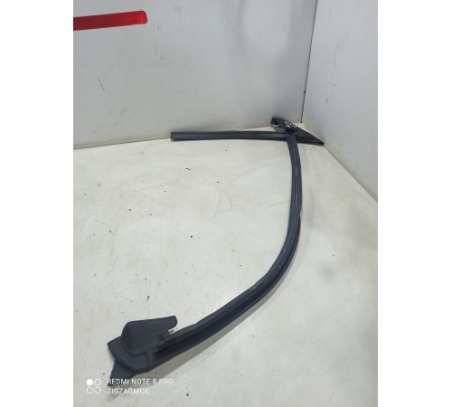 Уплотнитель стекла двери (передний правый)