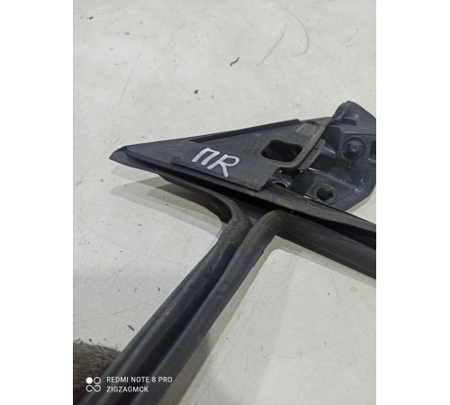 Уплотнитель стекла двери (передний правый)