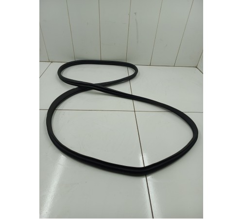 Уплотнитель двери задний правый