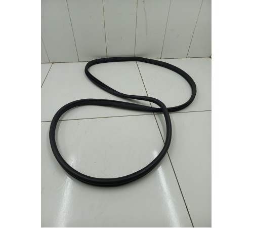 Уплотнитель двери задний правый