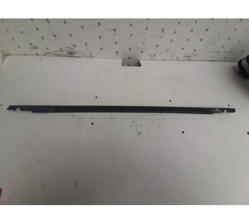 Уплотнитель стекла двери (задний, левый, внешний)