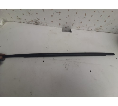 Уплотнитель стекла двери (задний, левый, внешний)