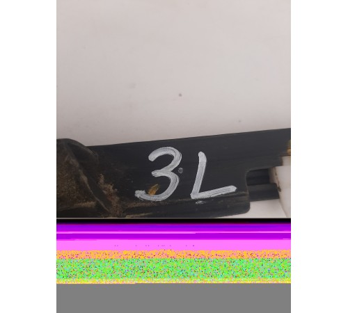 Уплотнитель стекла двери (задний, левый, внешний)