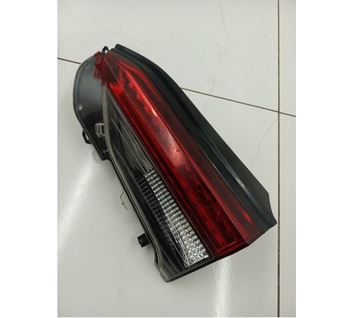 Фонарь в крышку багажника задний правый