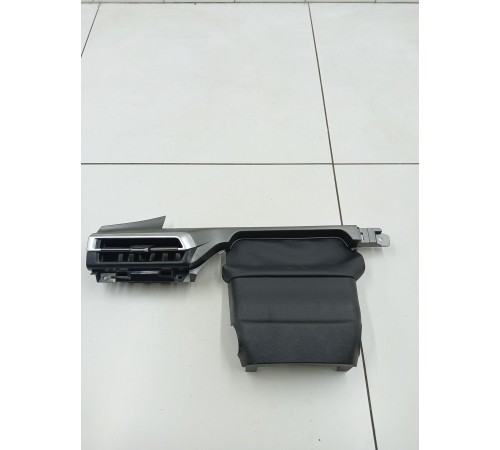 Воздушный дефлектор передний левый