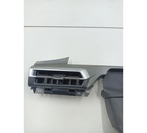 Воздушный дефлектор передний левый