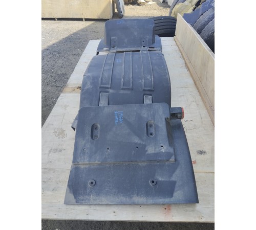 Брызговик левый