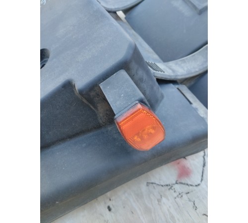 Брызговик левый