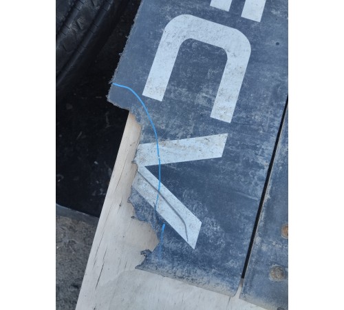 Брызговик левый