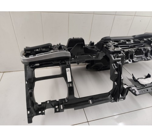 Передняя панель салона, торпедо