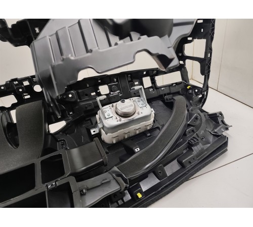 Передняя панель салона, торпедо