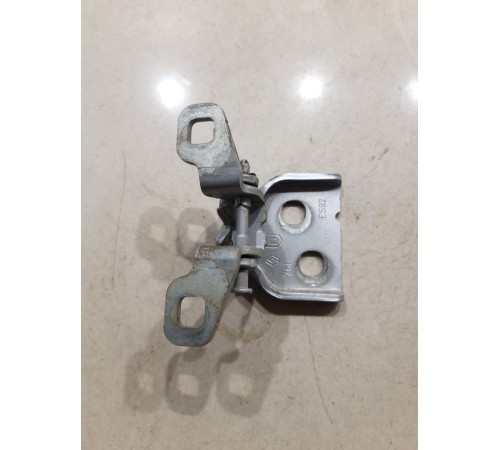 Петля двери (передняя, правая, верхняя)