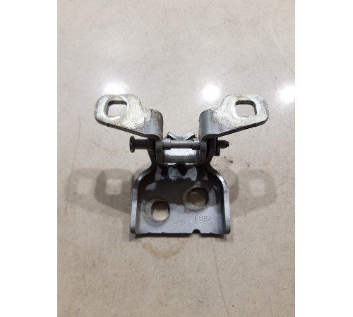 Петля двери (передняя, правая, верхняя)