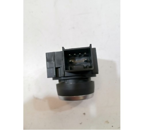 Кнопка регулировки левого сиденья