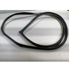 Уплотнитель проема двери передний левый