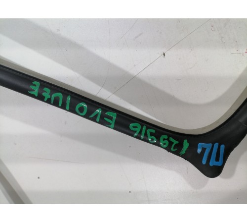 Уплотнитель проема двери передний левый