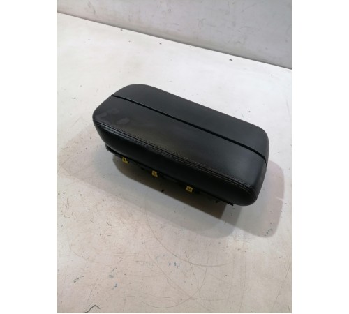 Подлокотник центральной консоли