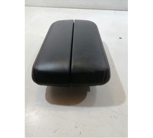 Подлокотник центральной консоли