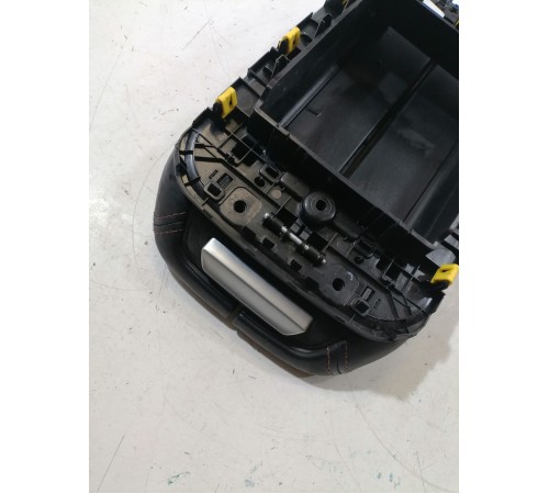 Подлокотник центральной консоли