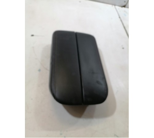 Подлокотник центральной консоли