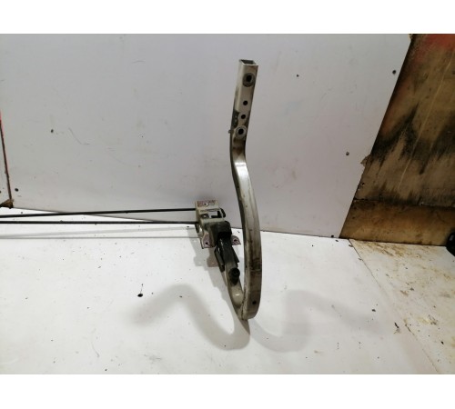 Петли крышки багажника