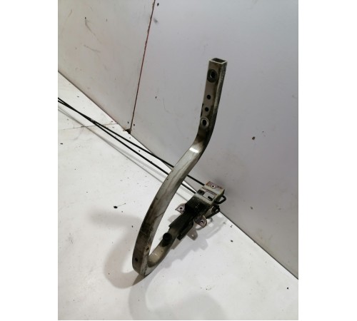 Петли крышки багажника