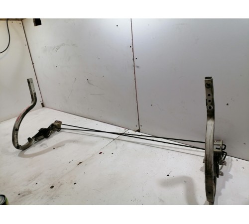 Петли крышки багажника