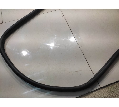 Уплотнитель двери (задний, правый)