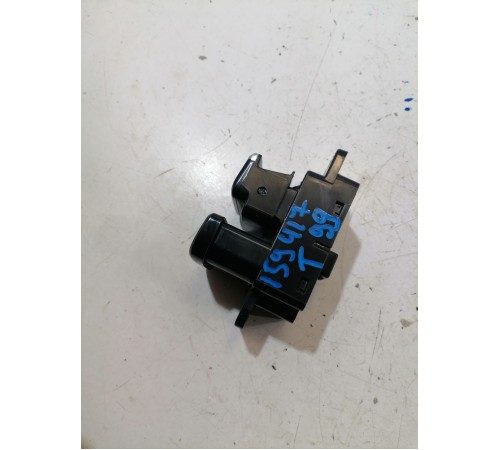 Кнопка фиксации стояночного тормоза