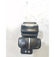 Кнопка фиксации стояночного тормоза