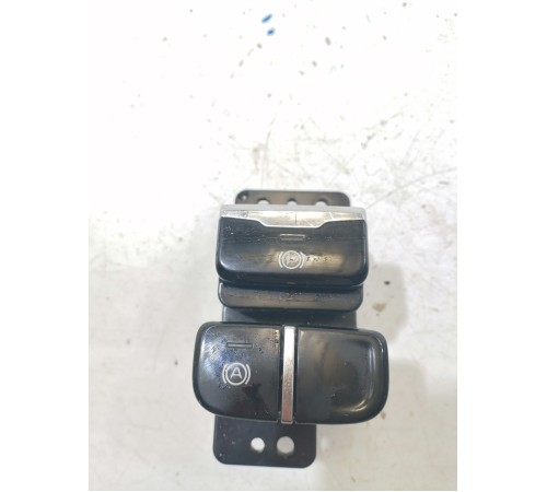 Кнопка фиксации стояночного тормоза