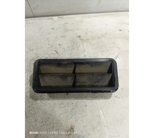 Решетка вентиляционная задняя 