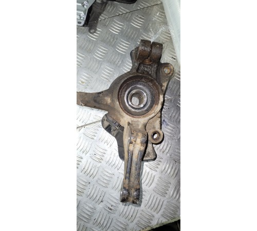 Кулак поворотный Передний Правый