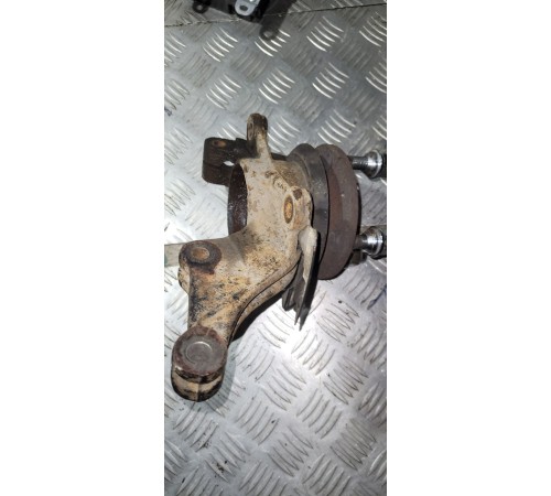 Кулак поворотный Передний Правый