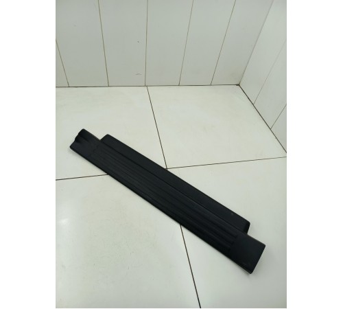 Накладка порога передняя левая