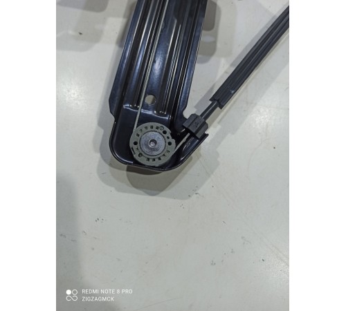 Стеклоподъемник (задний левый)