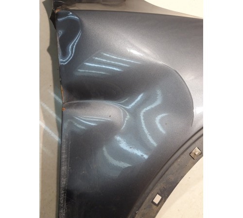 Крыло переднее правое