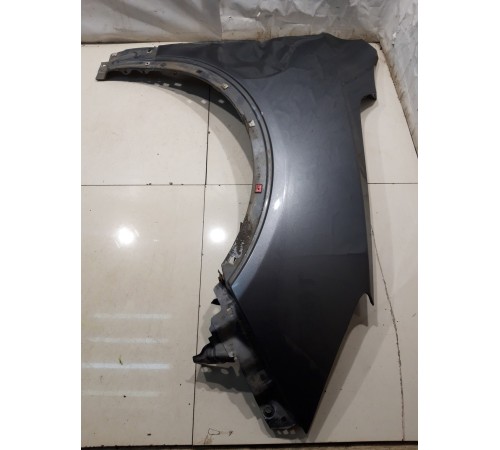 Крыло переднее правое