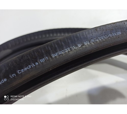 Уплотнитель двери(задний правый)