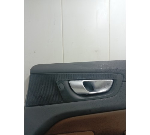 Обшивка двери задняя правая