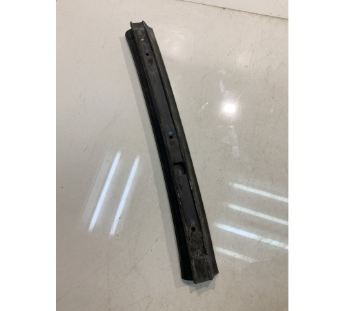 Уплотнитель крыла (передний, левый)