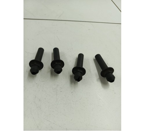 Комплект креплений накладки двигателя