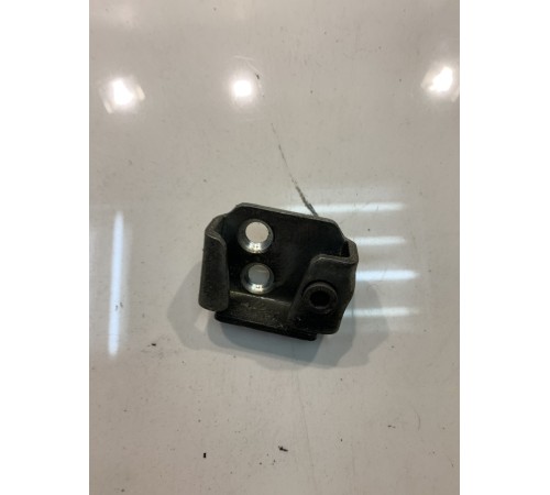 Ответная часть замка двери багажника