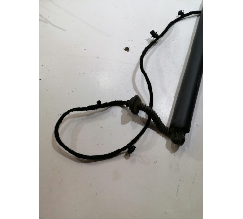 Амортизатор крышки багажника левый