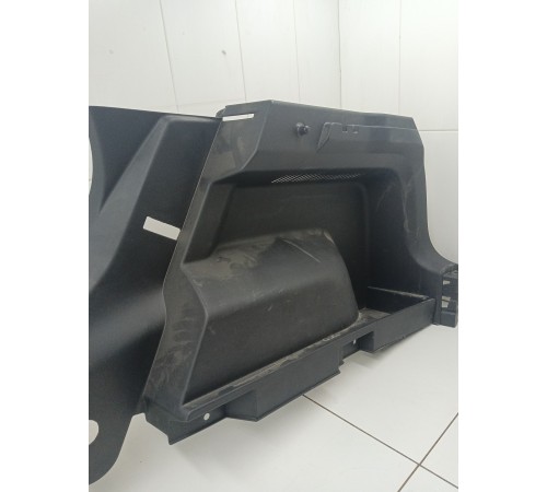 Обшивка багажника правая