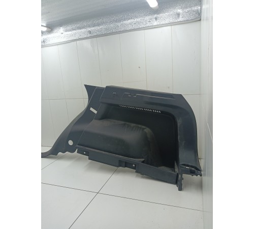 Обшивка багажника правая